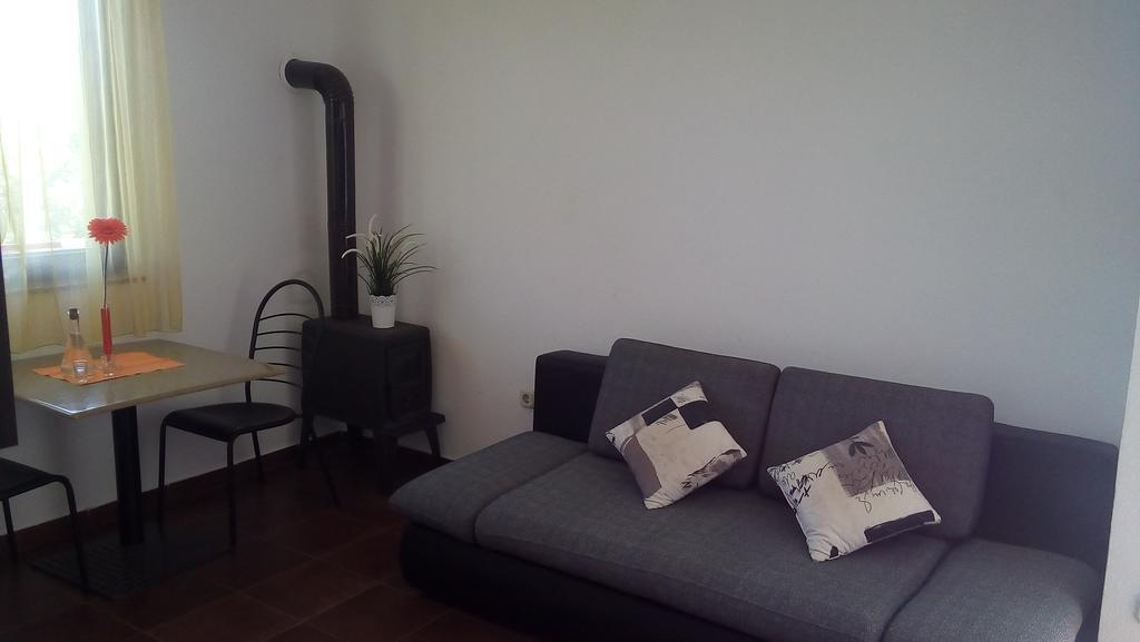 Nina Apartment Ravni